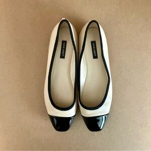 Nine West Two Tone Flats with 9x9 Tech -flawed